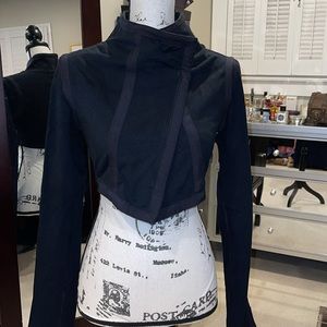 Lululemon Vintage super crop side zip funnel high neck in Excellent condition